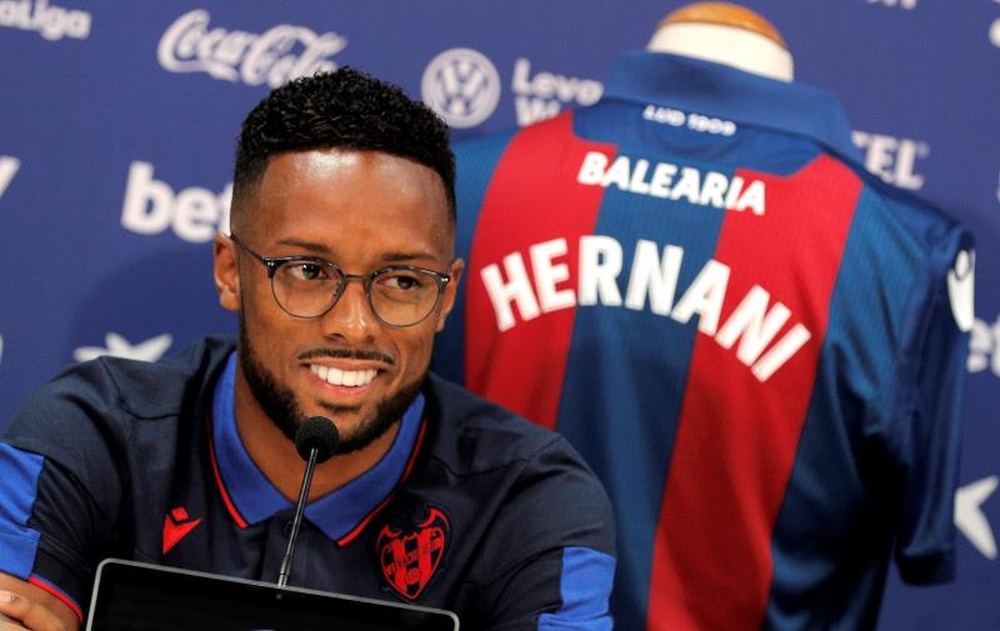 Hernani lleva mes y medio entrenando al margen. EFE