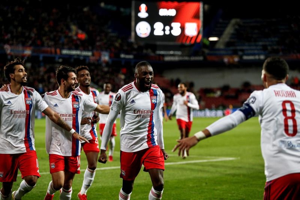 Ekambi lidera la remontada del Lyon en Praga. EFE