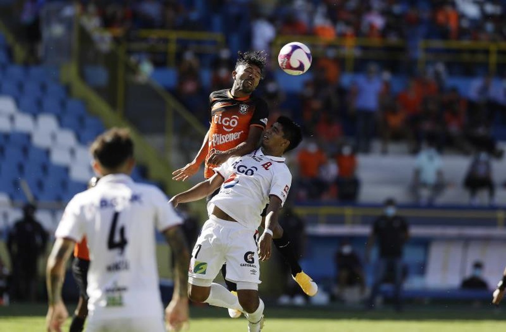 Firpo ganó 1-2 a Alianza. EFE