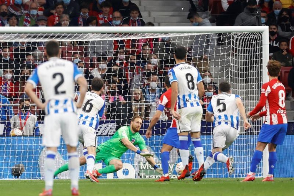 Jan Oblak ya lleva más partidos que Perea en el Atleti. EFE