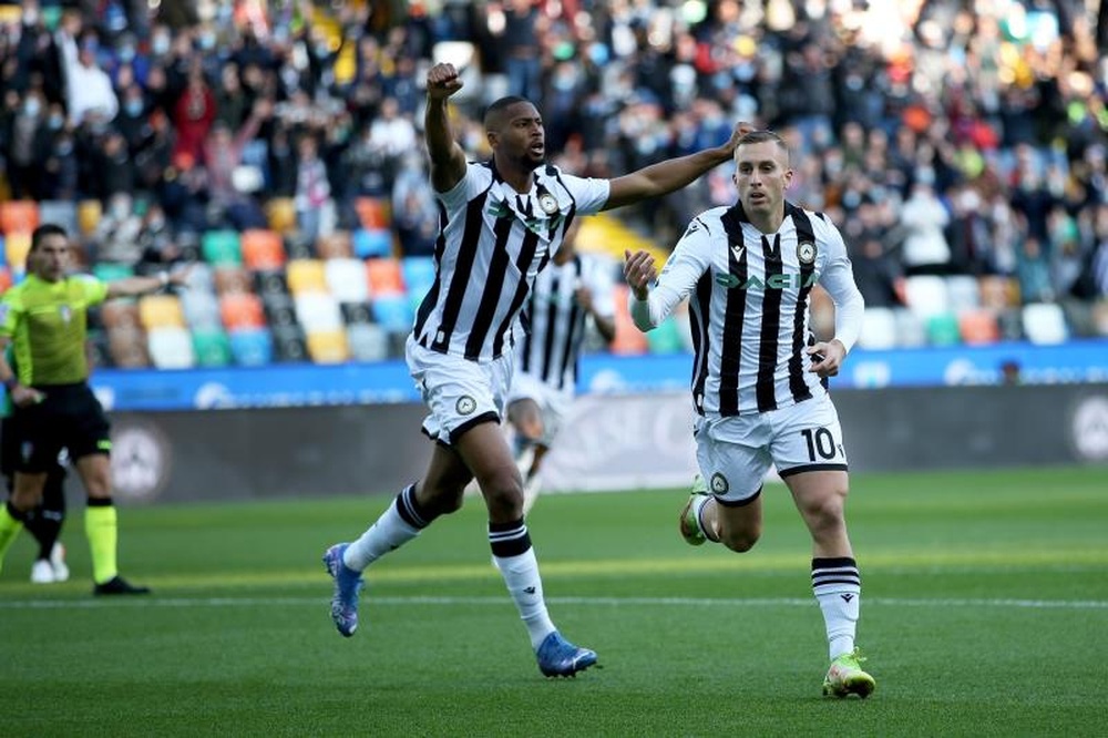 Deulofeu le regala una victoria al Udinese casi dos meses después. EFE