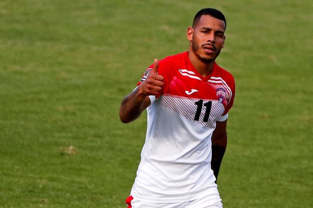 | Bildquelle: https://es.besoccer.com/noticia/cuba-informa-la-ausencia-de-futbolistas-a-dos-amistosos-con-nicaragua-1065958 © EFE/Esteban Biba | Bilder sind in der Regel urheberrechtlich geschützt Onel Hernández, bekanntestes Mitglied der kubanische Fußballnationalmannschaft | Bildquelle: https://es.besoccer.com/noticia/cuba-informa-la-ausencia-de-futbolistas-a-dos-amistosos-con-nicaragua-1065958 © EFE/Esteban Biba | Bilder sind in der Regel urheberrechtlich geschützt