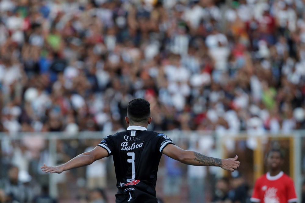 Tauro y Herrera se meten directo a las semifinales del fútbol panameño. EFE