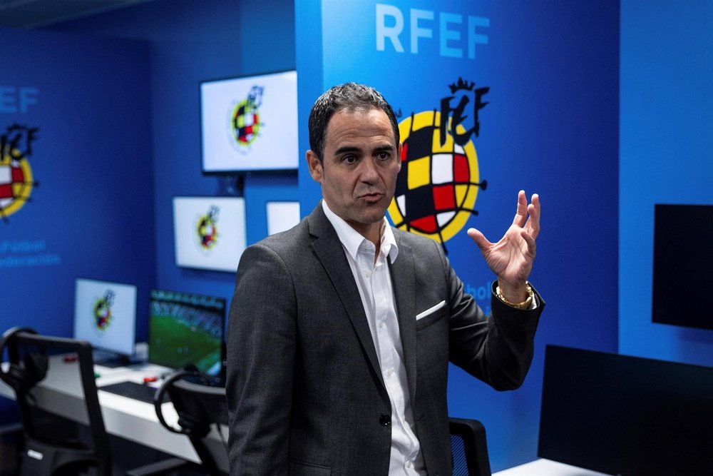 Velasco Carballo deja el CTA para ir a la UEFA. EFE/Rodrigo Jiménez