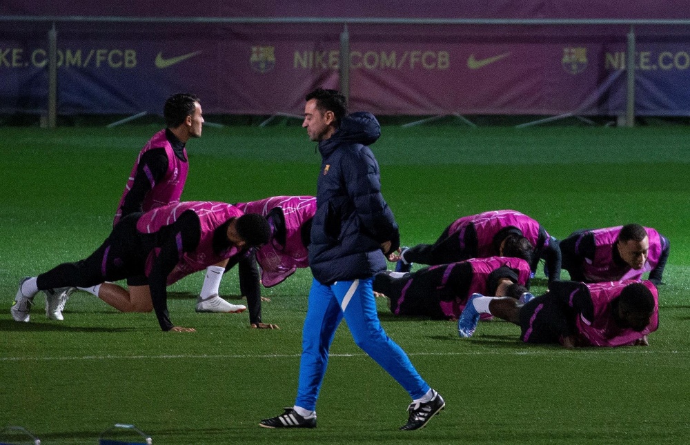 Dest y Dembélé quieren estar ante el Benfica, EFE