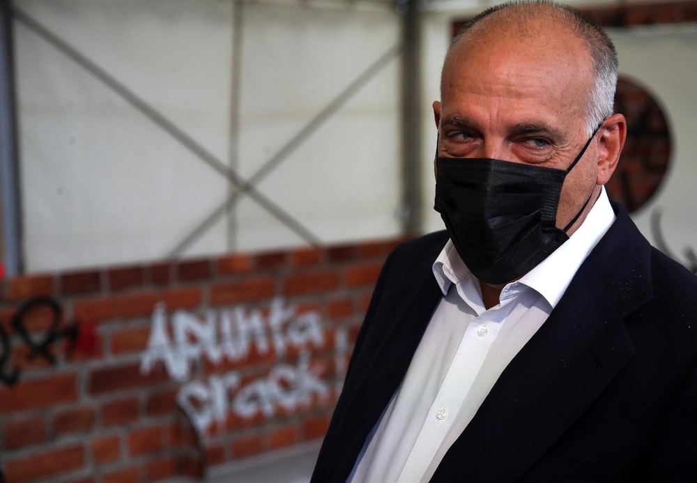El último proyecto ayuda a los ex futbolistas a seguir con su vida laboral. EFE