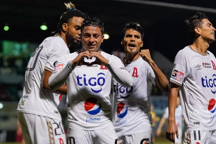 Alianza F.C. derrotó al CAI y jugará ante el Tauro las semifinales del fútbol en Panamá. EFE