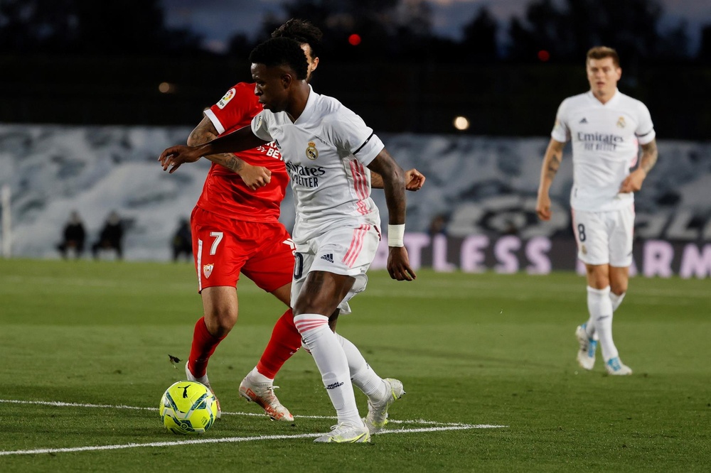 El Madrid recibirá al Sevilla como líder, puesto que hasta ahora ostentaba la Real. EFE