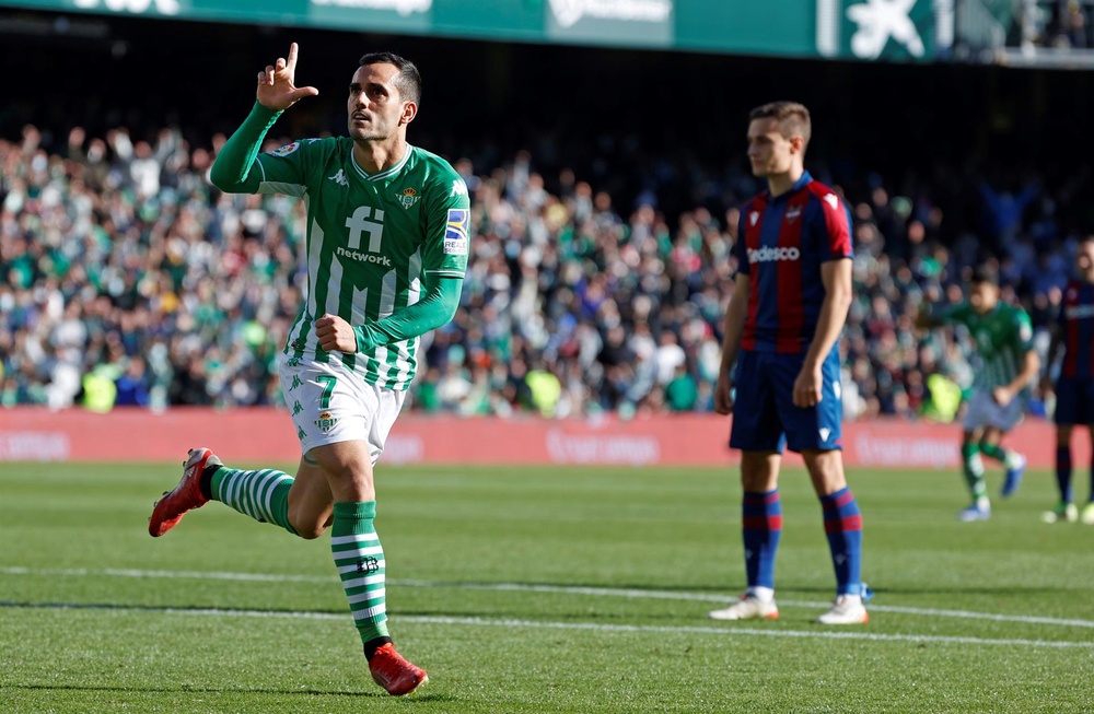 Juanmi y su día redondo tras marcar un 'hat trick'. EFE