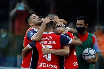 Cerro Porteño venció por 1-0 frente a 12 de Octubre. EFE