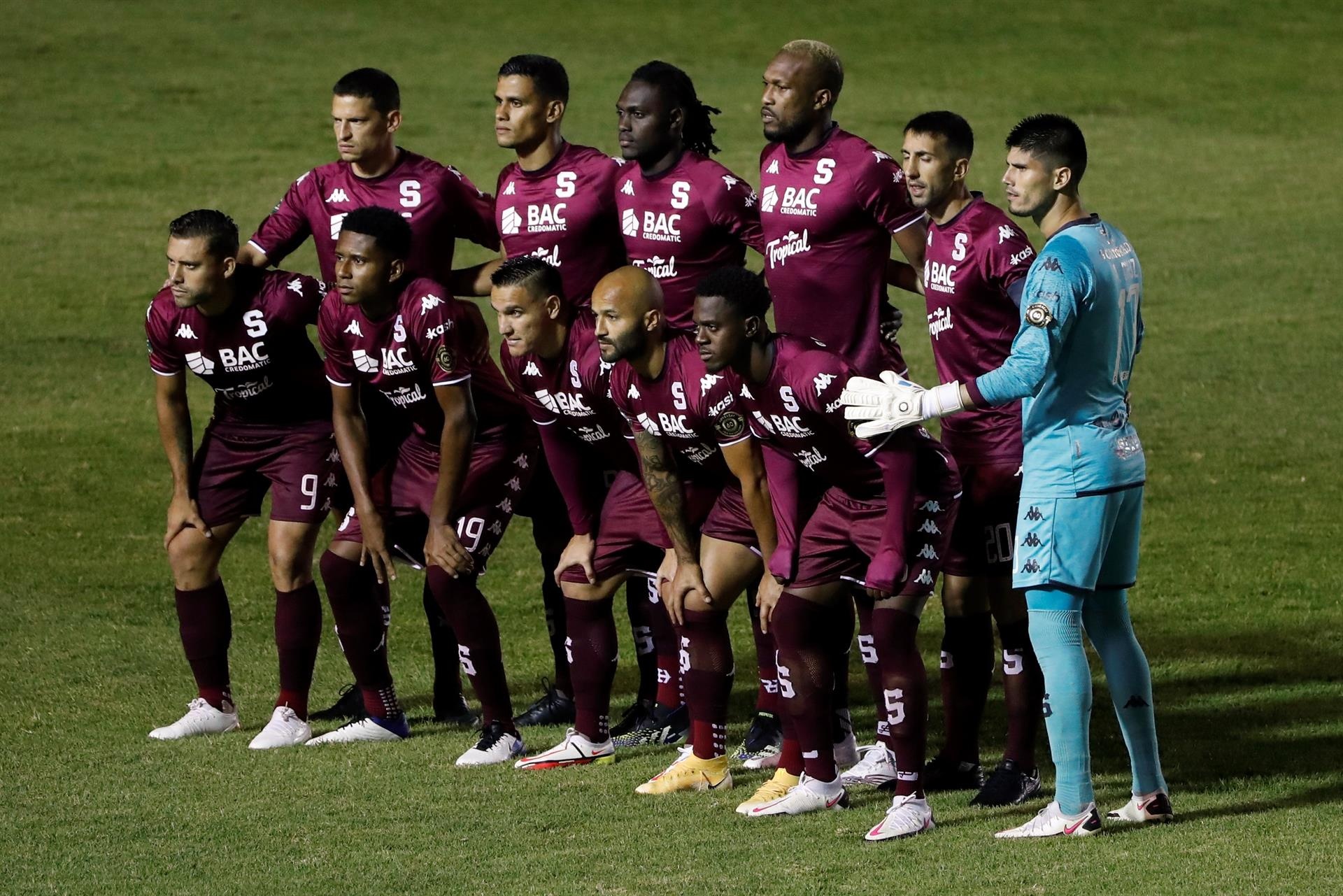Los más laureados del fútbol 'tico', cara a cara