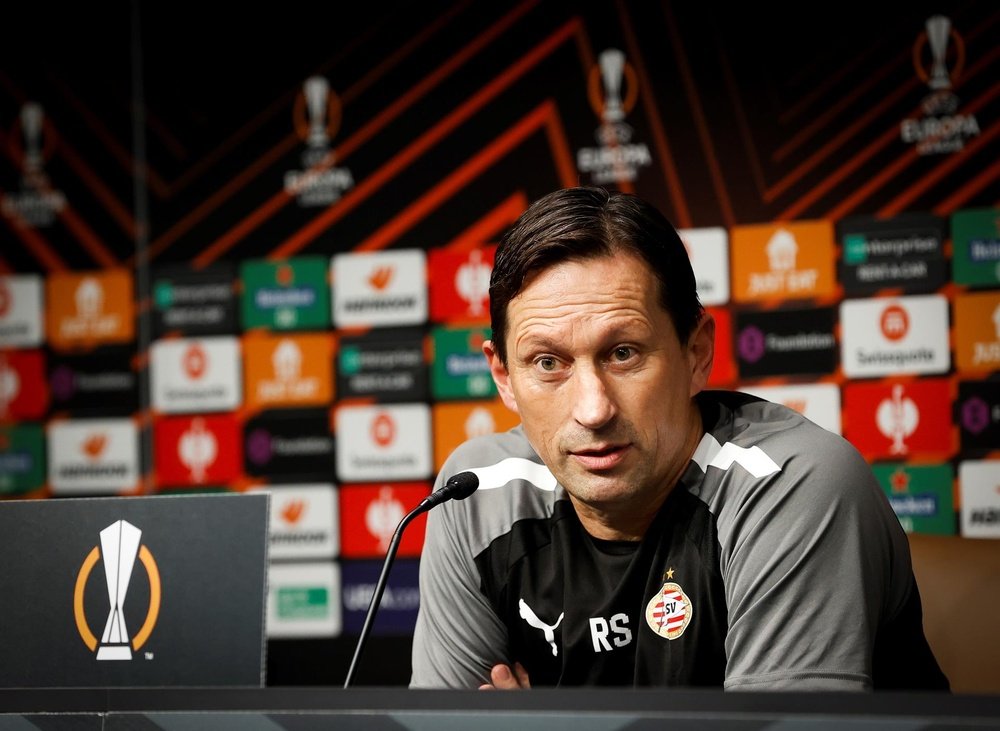 El entrenador del PSV habló en rueda de prensa. EFE