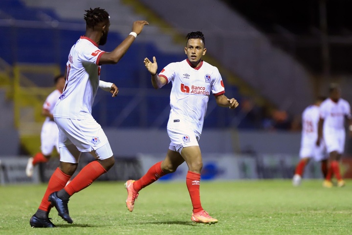 Cuatro equipos buscan la gran final en Honduras. EFE