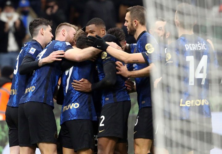 El Inter cumple entre los tropiezos de los grandes de Italia