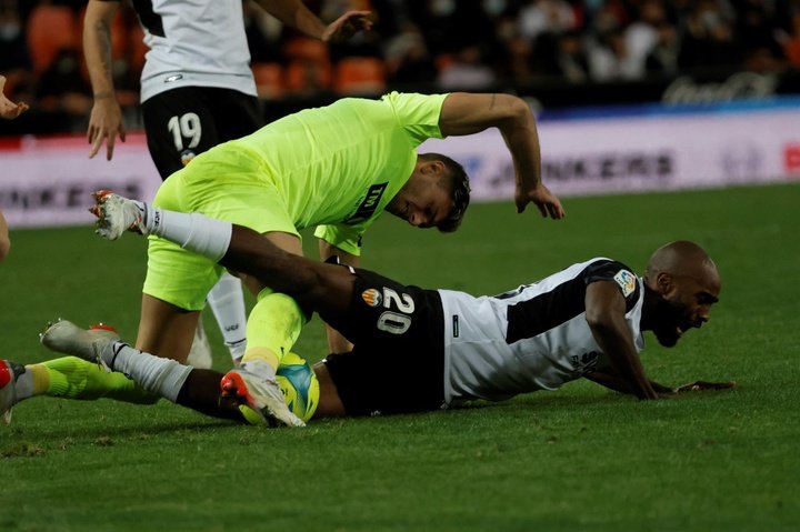 El Valencia pierde a Foulquier por lesión muscular