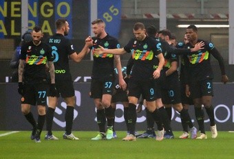 Dumfries pone la séptima marca en el camino del Inter a la Serie A. EFE