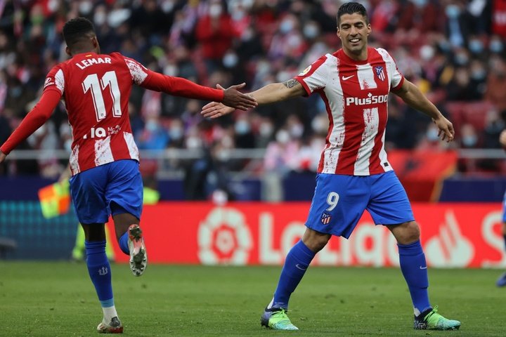 Suárez y Giménez, bajas en Villarreal por acumulación de tarjetas