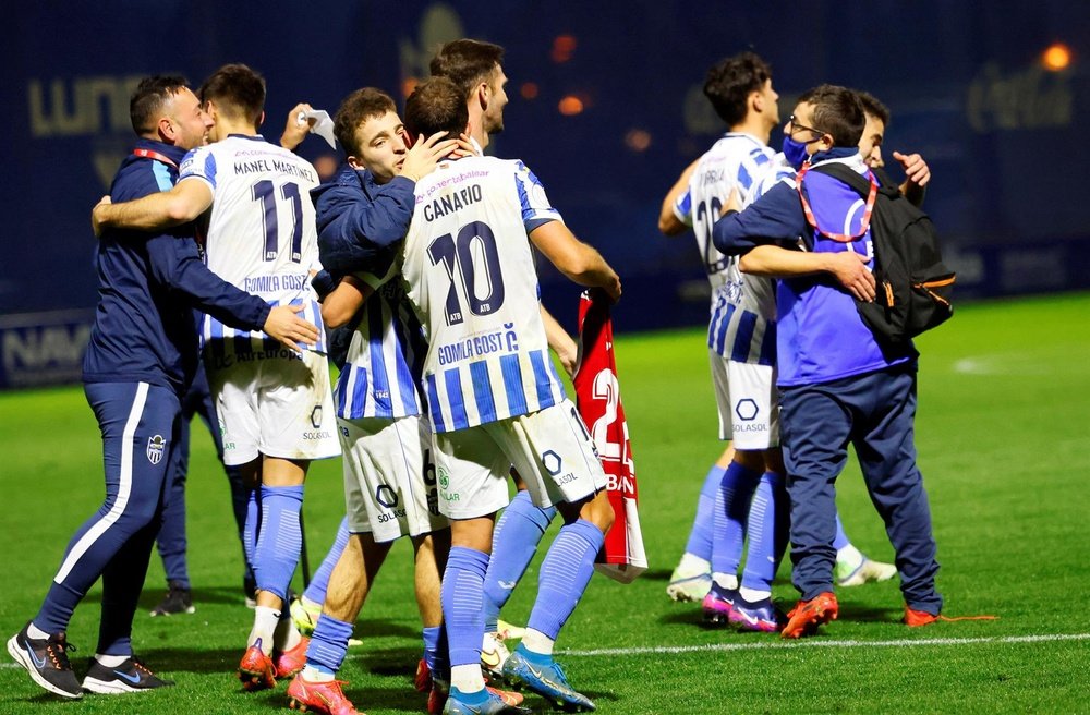 El Atlético Baleares está lidiando con un brote de COVID.19. EFE