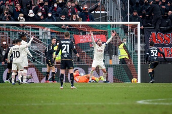 Theo, primer defensa 'rossonero' con tres dobletes en Serie A. EFE