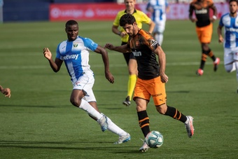 Amadou rescindirá con el Sevilla y probará suerte en el Metz. EFE