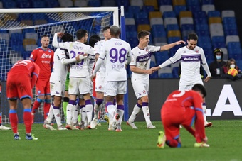La Fiorentina venció 2-5 ante el Nápoles. EFE