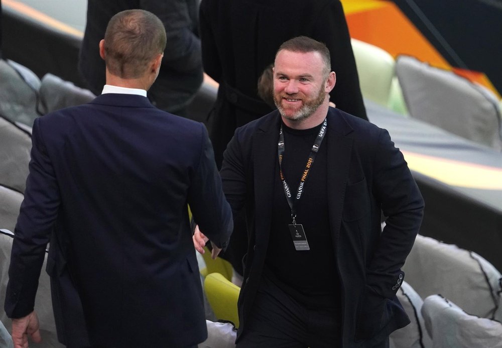 Rooney niega haber recibido una oferta para dirigir al Everton. EFE