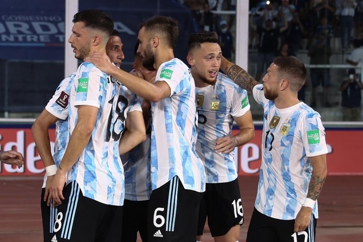 Argentina mantuvo su condición de invicta ante la adversidad
