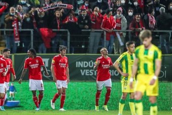 El Benfica asoma la cabeza. EFE