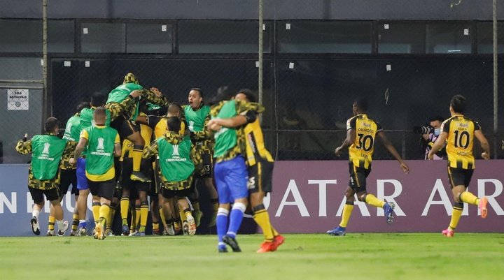 Debut y victoria para Deportivo Táchira en Liga. EFE