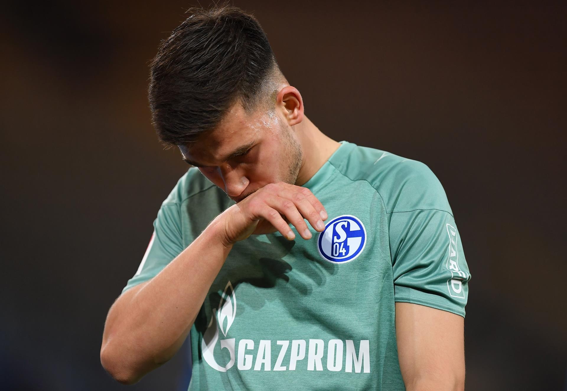 La tienda online del Schalke 04, colapsada por la camiseta sin el logo de Gazprom. EFE