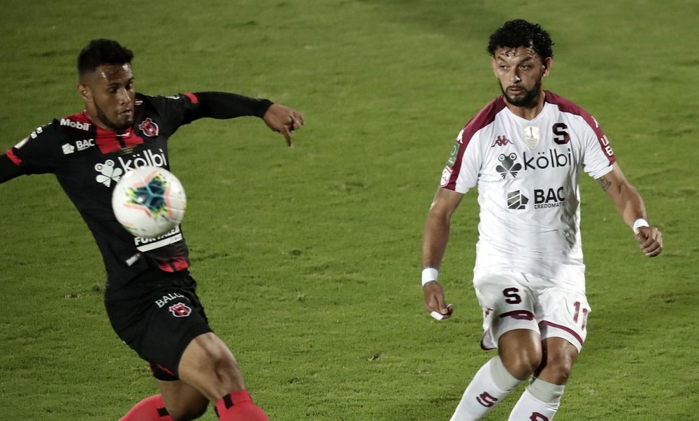 Alajuelense continúa líder, pero es perseguido por Guadalupe y Cartaginés. EFE