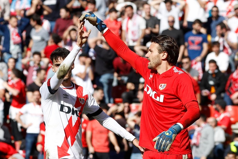 Dimitrievski se convirtió en el héroe del Rayo. EFE