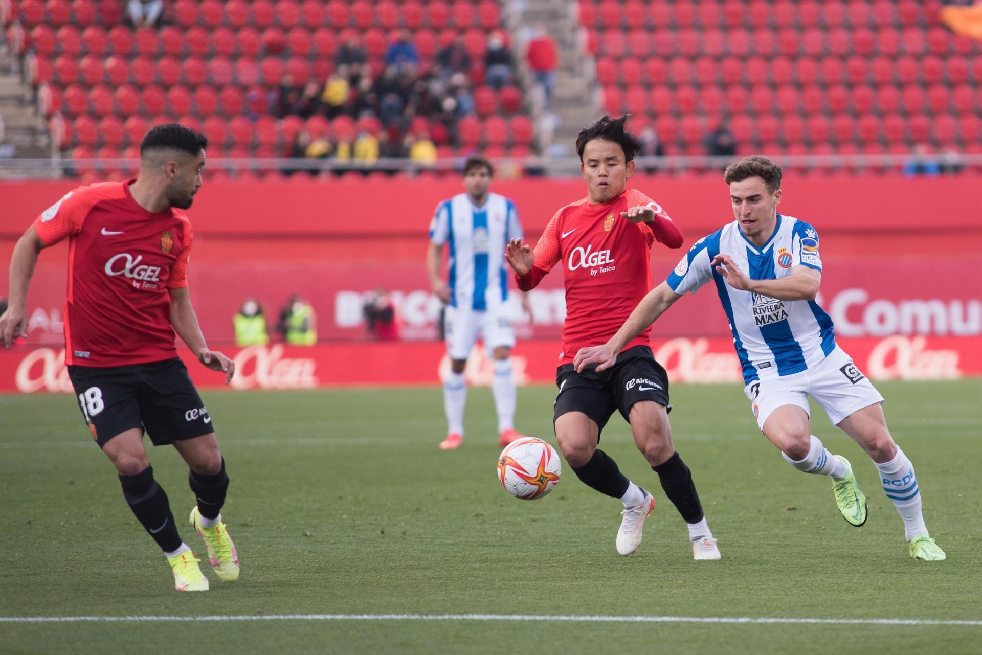 Los puntos en Cornellá son oro para 'pericos' y bermellones