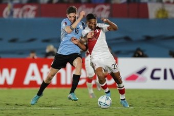 Uruguay venció por 1-0 a Perú. EFE