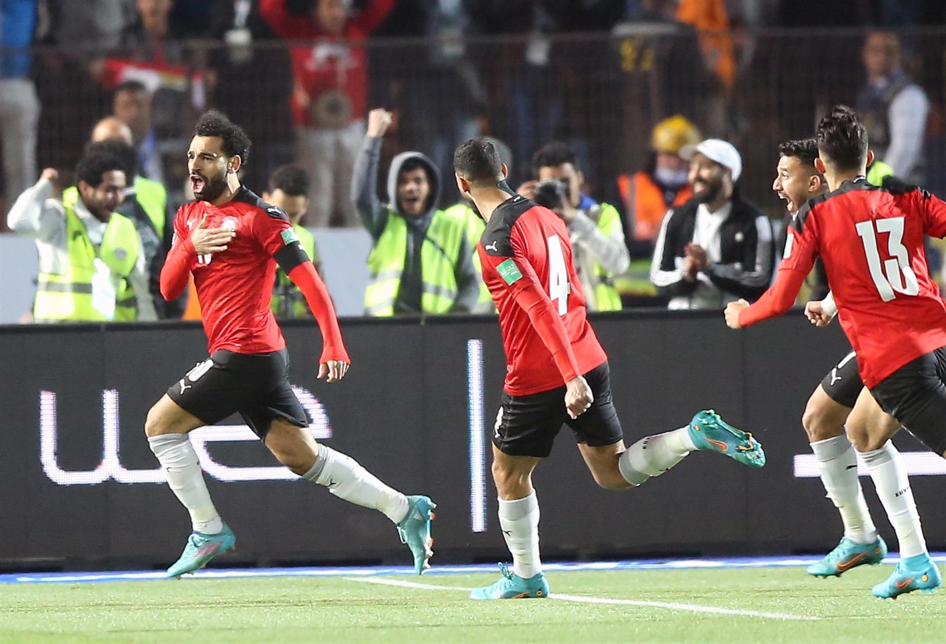Salah se 'venga' de Mané y se acerca al Mundial. EFE