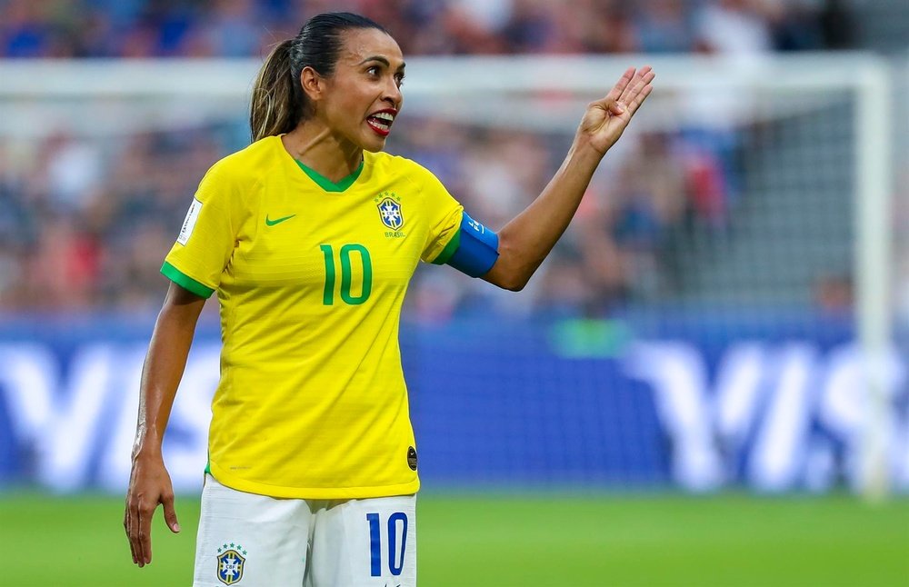 Una lesión puede dejar a Brasil sin su estrella Marta en la Copa América de Colombia. EFE