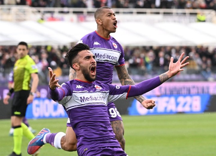 Nico González mantiene a la Fiorentina en la lucha por Europa. EFE