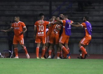 De la jornada de los empates sale con beneficio Deportivo Táchira. EFE