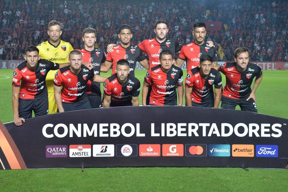 Colón venció por 2-1 a Peñarol. EFE