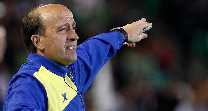 Lotina será el nuevo entrenador de Iniesta. EFE