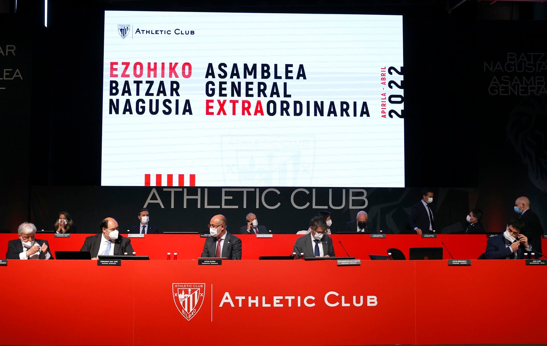 El Athletic aprueba la unificación de la grada de animación. EFE