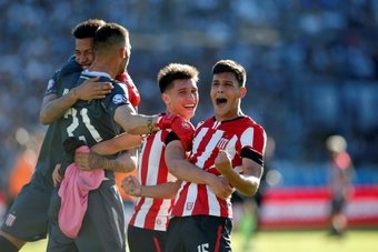 Estudiantes goleó a Vélez por 4-1. EFE