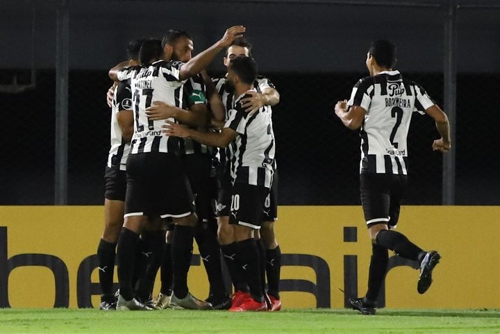 Libertad alcanza el liderato en su primer triunfo de la Libertadores