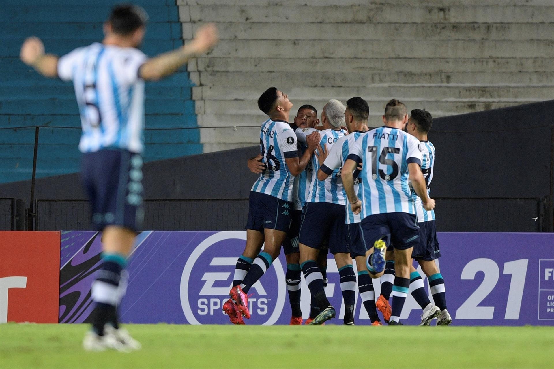 Racing ganó por 2-0 a Cuiabá. EFE/Archivo