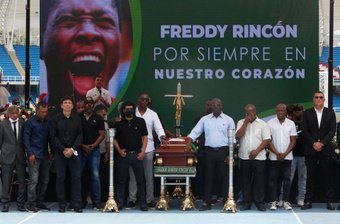 Se suceden los homenajes por Freddy Rinón. EFE