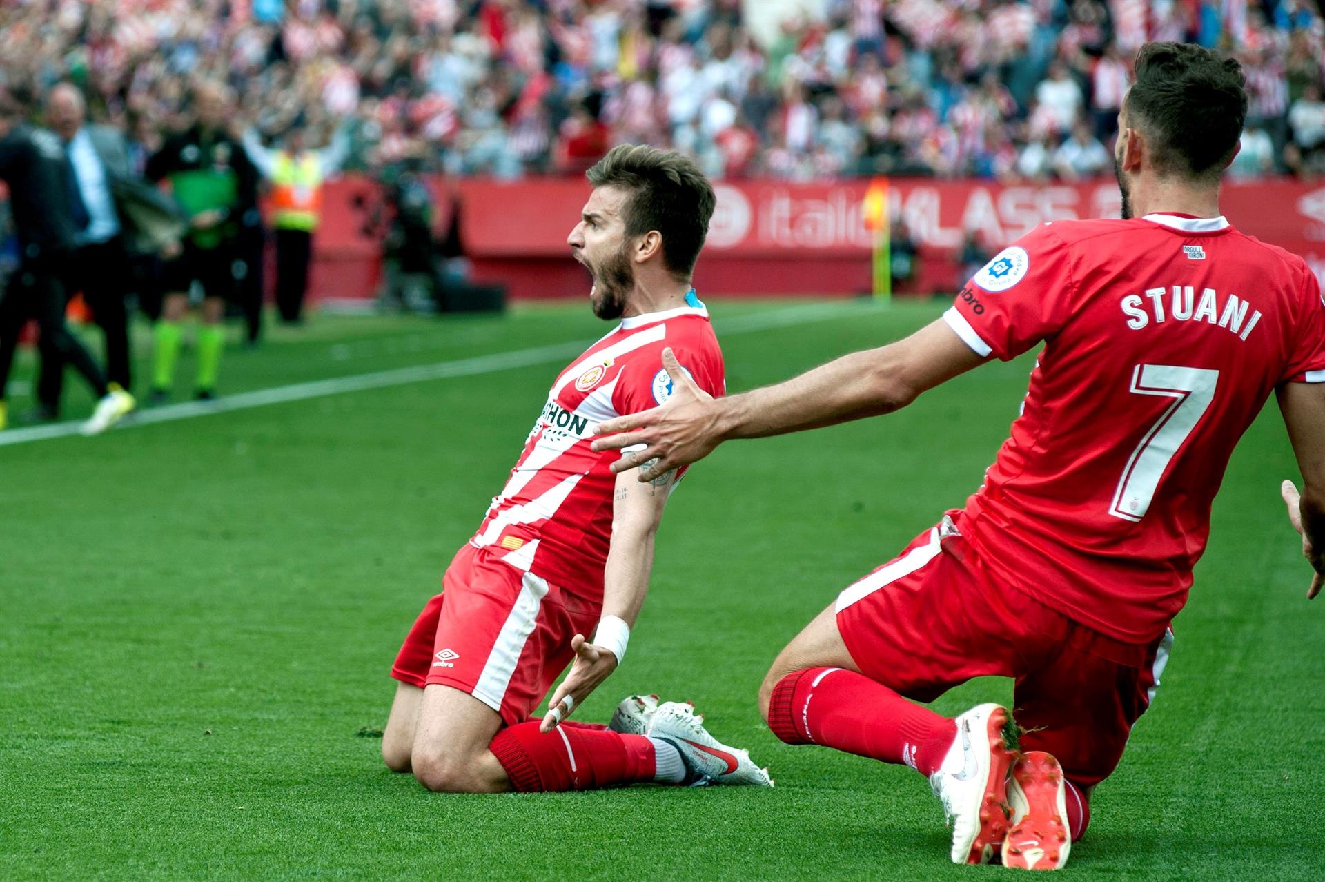 Stuani llega a los 100 goles con el Girona. AFP