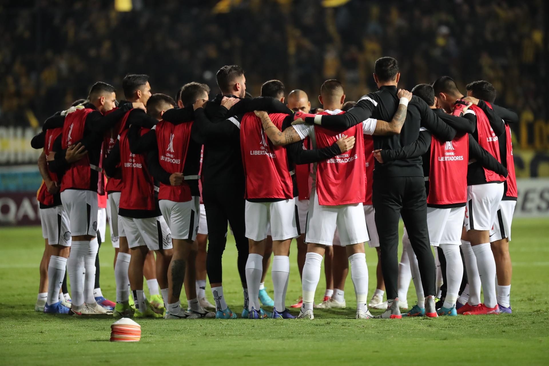 Olimpia y Colón encaran un duelo crucial por su continuidad en la Libertadores. EFE