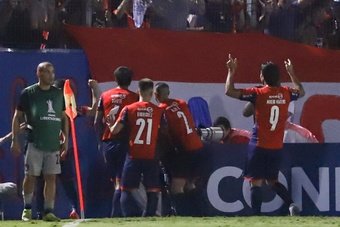 Cerro Porteño venció por la mínima a Peñarol. EFE