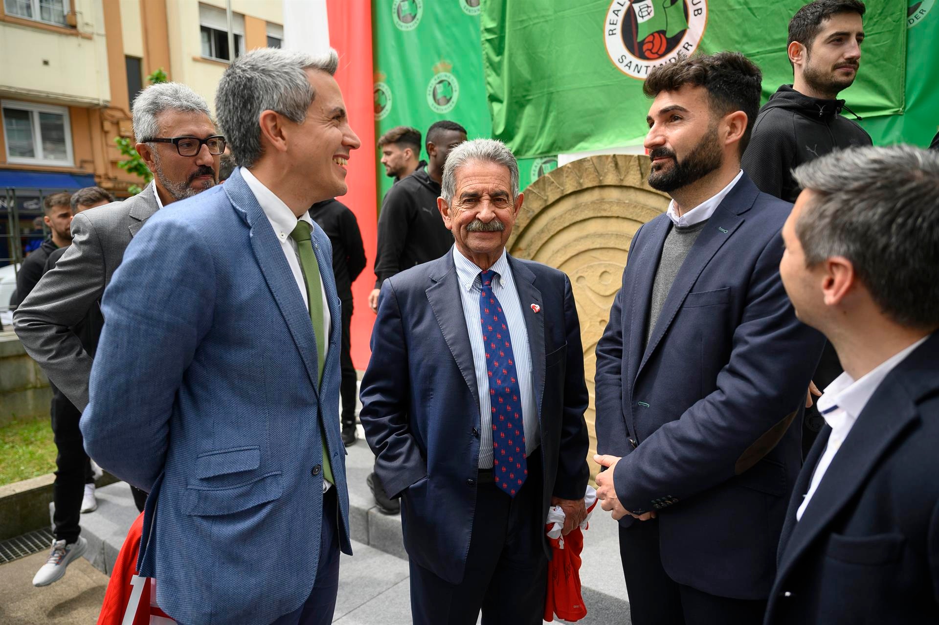 Revilla, encantado con el ascenso del Racing de Santander. EFE