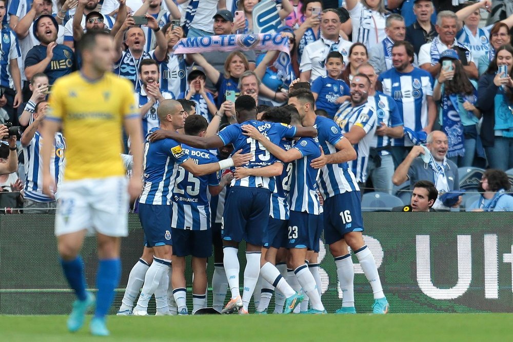 El campeón Oporto cierra su Liga con una victoria ante el Estoril. EFE